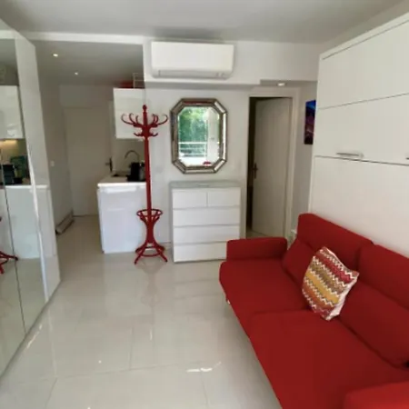 Beautiful With Shared Pool Apartman *